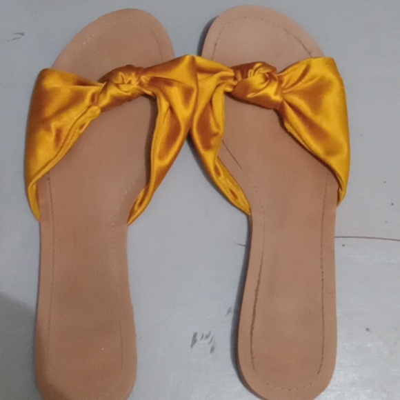 Sandals. - Picture 1 of 2